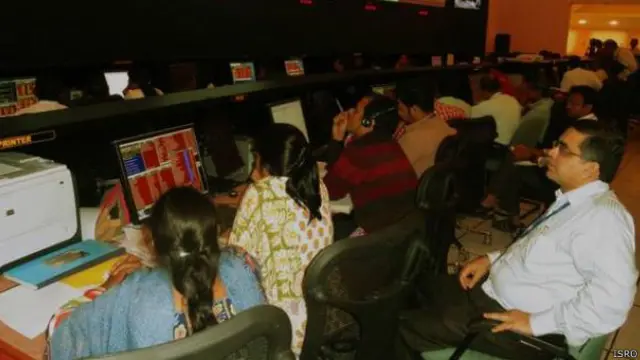 بدھ کو صبح سات بجے کے بعد اس مشن کا انتہائی حساس عمل شروع ہوا تھا