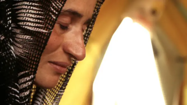 ادلہ کو اپنے گاؤں سے اغوا کیا گیا اور 38 دن قید ہونے کے بعد فرار ہونے میں کامیاب ہوئیں