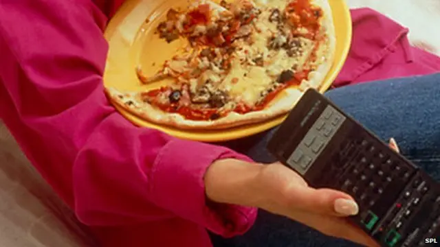 د روغتیا څانګې کارپوهان وايي تیار خواړه او تلوېزیون لیدل باید محدود کړای شي.