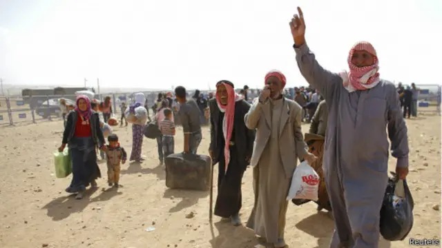 پیشروی نیروهای دولت اسلامی به سوی کوبانی هزاران نفر را آواره کرده است