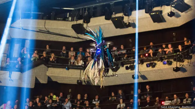 Летающий дрон на концерте