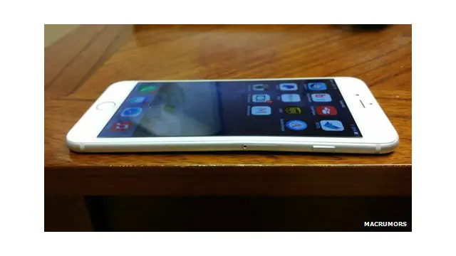 دنیا بھر سے آنے والی میڈیا رپورٹوں کے مطابق آئی فون 6 استعمال کرنے والے کئی افراد نے شکایت کی تھی کہ ان کی فون پتلون کی جیب میں پڑے پڑے مڑ جاتے ہیں