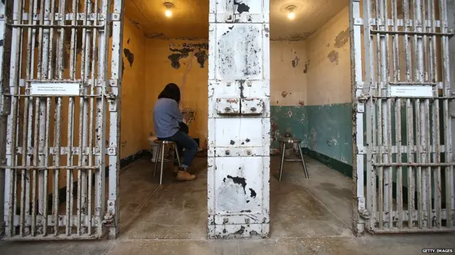 艾未未惡魔島藝術展展品「Stay tuned」（24/9/2014）