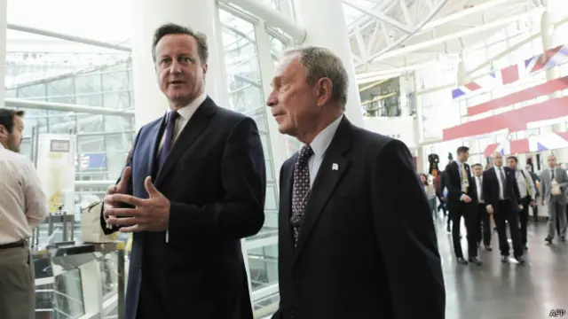 卡梅倫與前紐約市長布隆伯格(23/09/2014)