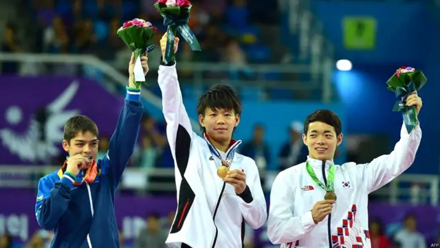 Инчондаги Осиё Ўйинларининг кумуш медалини олди. 