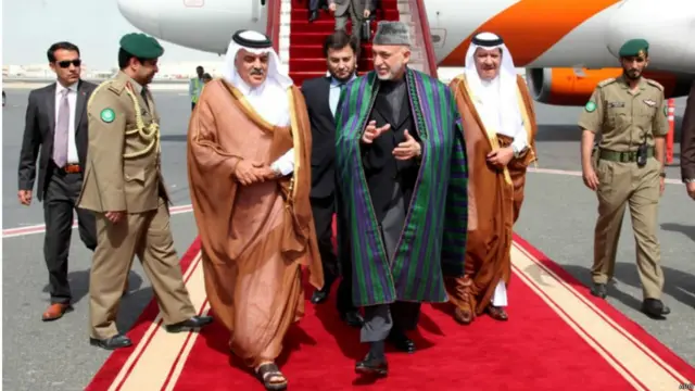 کرزي د ۲۰۱۳ مارچ کې، د قطر د امیر حمد بن آل الثاني په بلنه دوحې ته دوه ورځنی سفر وکړ