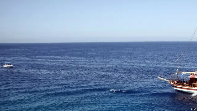 مچھیروں کی چھوٹی کشتیوں پر سمندر عبور کرنا انتہائی خطرناک ثابت ہو سکتا ہے