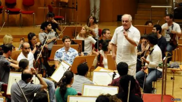 شارك مئات من العرب والإسرائيليين في الفرقة الموسيقية منذ انطلاقها قبل 15 عاما