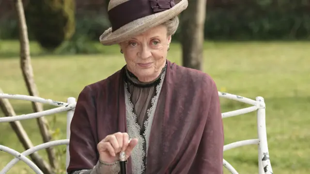 《唐顿庄园》中的老伯爵夫人维尔利特。作者从南希•米特福德身上得到启发吗？