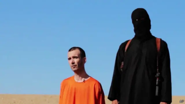 المقاتل الملثم هدد في آخر شريط فيديو بقتل رهينة بريطاني ثان.