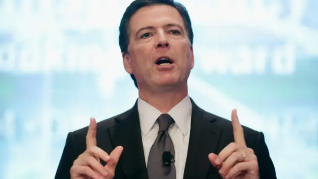 Direktur FBI, James Comey, mengatakan para peretas mengungkap jati diri mereka dengan memakai server tertentu.