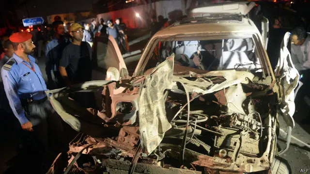 کراچی میں کالعدم تنظیموں کے خلاف سرگرم پولیس کے افسران کو اس سے پہلے بھی نشانہ بنایا جاتا رہا ہے