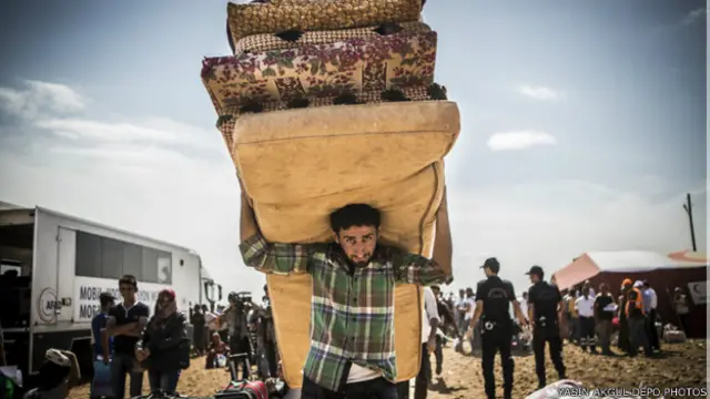 Laura Xeddokning yalangoch fotosuratlari