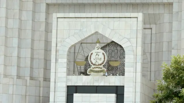 چیف الیکشن کمشنر کی تعیناتی کو 24 نومبر تک ممکن بنائیں ورنہ سپریم کورٹ اپنا جج واپس بلا لے گی: عدالت