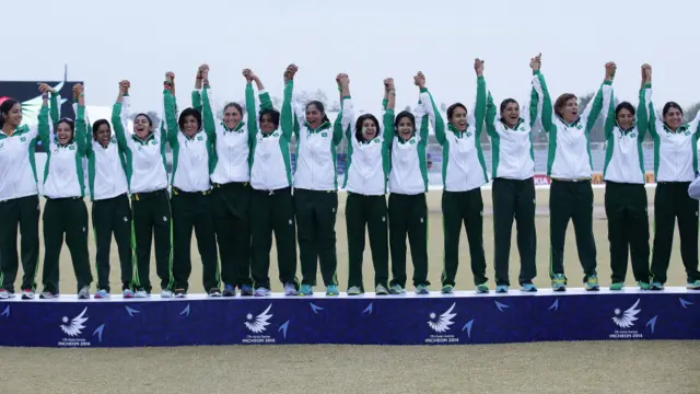 پاکستانی ٹیم نےایشیئن گیمز کے خواتین کرکٹ کے فائنل میں ایک سنسی خیز مقابلے میں بنگلہ دیش کو چار رنز سے شکست دے کر سونے کا تمغہ جیت لیا۔ 