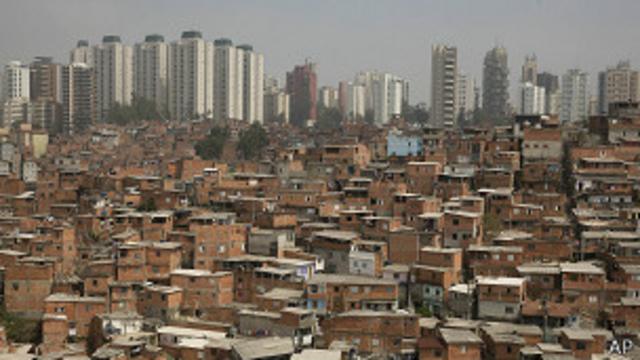 Panorámica de una favela en las afueras de Sao Paulo.