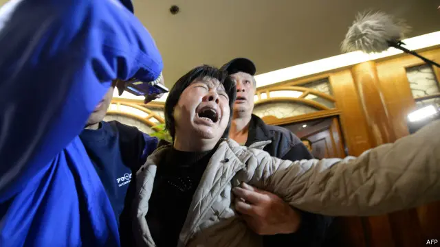 طیارے میں سوار مسافروں کے خاندان والوں نے ایک انعامی فنڈ قائم کیا ہے ایسے افراد کے لیے جو اس حادثے کے بارے میں خفیہ معلومات افشا کریں