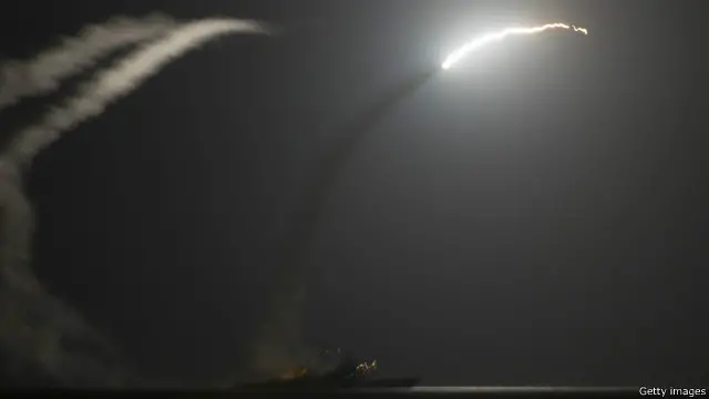 ۔۔۔ شام اور عراق میں فضائی بمباری لڑاکا طیاروں، بغیر پائلٹ والے ڈرون طیارے اور میزائلوں کے ذریعے بھی کی گئی ہے