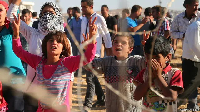 نزح أكثر من 140 ألف كردي من مدينة كوباني بسبب حصار مسلحي تنظيم الدولة الإسلامية.