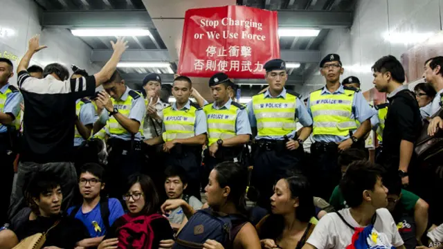 警方一直根据香港法律，以公平、公正和不偏不倚的态度处理所有公众集会、游行及示威活动。