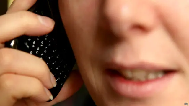 歐洲航空安全局說,像移動電話這樣的電子設備可以在民航客機飛行期間打開。