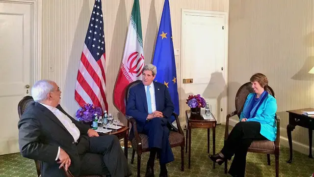 کاترین اشتون مسئول سیاست خارجی اتحادیه اروپا، جان کری وزیر خارجه آمریکا و محمدجواد ظریف، اخیرا در نیویورک درباره پرونده اتمی ایران مذاکره کردند