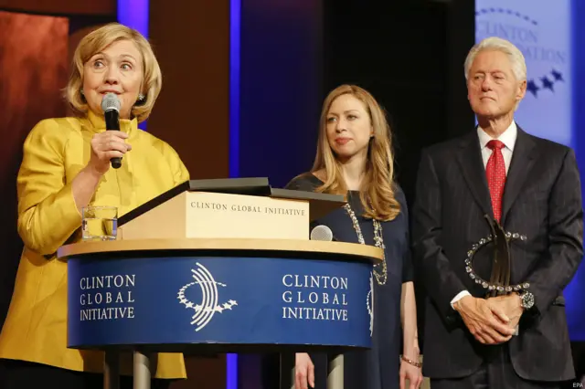 هيلاري رفقة زوجها وابنتها تشيلسي