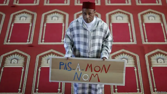 بسیاری از نظرسنجی‌های اخیر نشان می‌دهد رسانه‌ها به عنوان عامل اصلی گسترش اسلام‌هراسی در جهان غرب شناخته می‌شوند