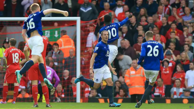 Gol spektakuler Phil Jagielka membuat Liverpool menyesali peluang-peluang terbuang.