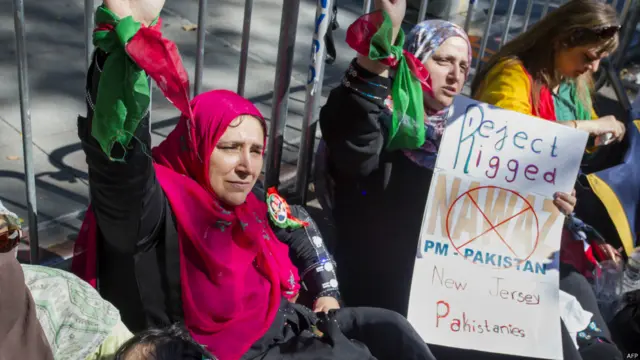 نیویارک میں نواز شریف کے خلاف احتجاج میں لوگوں کی تعداد توقعات سے بڑھ کر رہی اور ذرائع ابلاغ کے مطابق اس میں ایک ہزار سے زیادہ پاکستانی شامل ہوئے۔