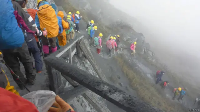 Sekitar 150 pendaki berada di gunung saat meletus.