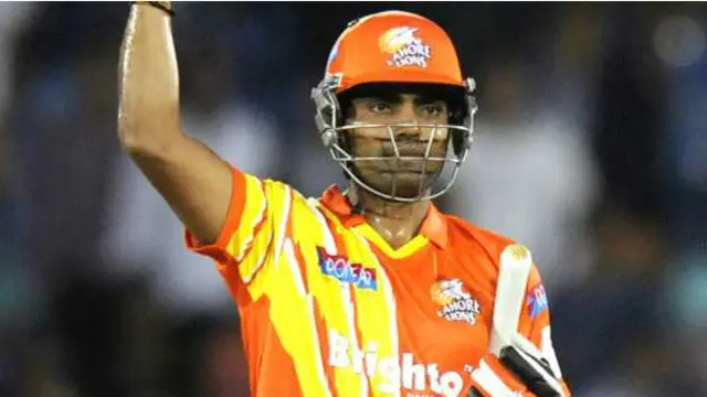 عمر اکمل په ۴۵ توپونو ۷۳ منډې وکړې