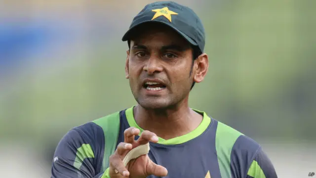 محمد حفیظ لاہور لائنز کے دوسرے بولر ہیں جن کے بولنگ ایکشن پر چیمپینز لیگ میں اعتراض سامنے آیا ہے