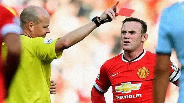 Wayne Rooney diusir dari lapangan karena melakukan pelanggaran terhadap pemain West Ham United.