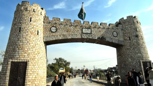 خیبر ایجنسی تین سب ڈویژنوں باڑہ، جمرود اور لنڈی کوتل پر مشتمل ہے