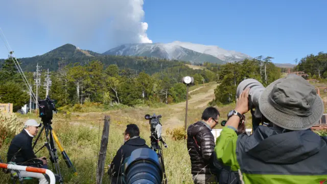 اس سے قبل ماؤنٹ اونتاکے 2007 میں پھٹا تھا۔ 