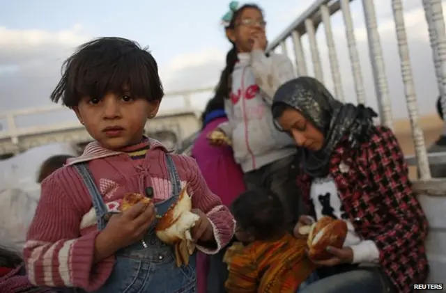 د سوریې کردي کډوال د ترکیې پر پوله سوروک ته نژدې