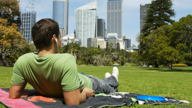 Экспаты в Австралии говорят, что образ жизни на континенте заставит расслабиться даже самых заядлых любителей держать все под контролем