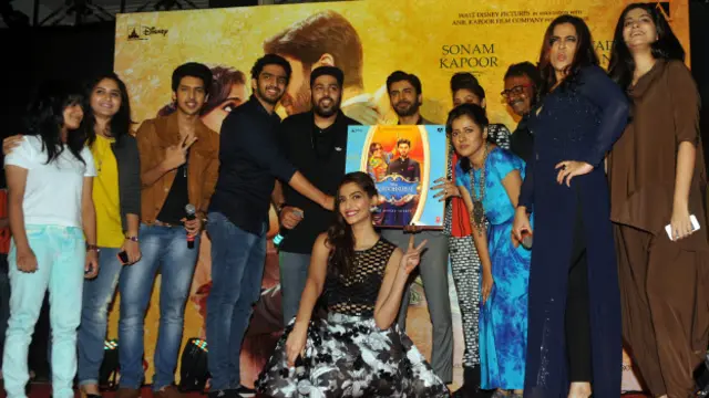 فلم کی موسیقی سنیہا خان والکار، بادشاہ اور امال مالک نے ترتیب دی ہے اور گانے کئی لوگوں نے لکھے ہیں