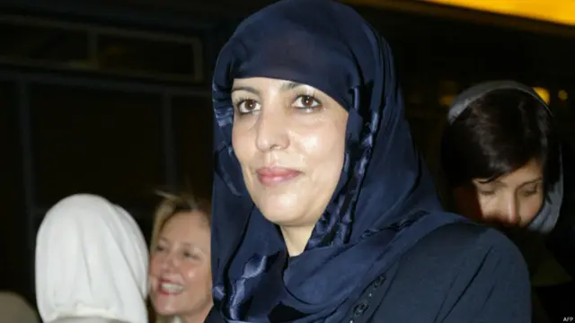 زینت کرزی، د مخکني ولسمشر حامد کرزي مېرمن ده، چې په تېرو ۱۳ کلونو کې د افغانستان لومړۍ مېرمن وه.