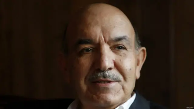 ۵۹ کلن قیوم کرزی د کرزي بل ورور دی، چې د ولسمشرۍ ټاکنو ته کاندید شوی و، په لومړي پړاو کې یې ډېرې رایې ونه ګټلې، همدا وو چې له ټاکنیزې سیالۍ لاس پر سر شو.