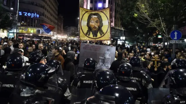 протест проти гей параду в Белграді
