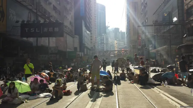 香港“占中”示威第二天（BBC中文网记者萧尔拍摄，29/09/2014）