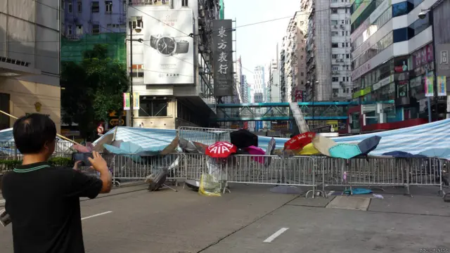 香港“占中”示威第二天（BBC中文网记者萧尔拍摄，29/09/2014）