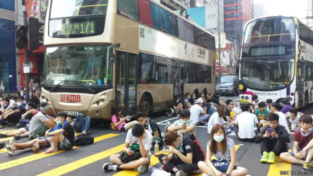 Người biểu tình Hong Kong bất chấp lời cảnh báo của chính quyền