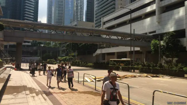中环街道变了行人专用区（BBC中文网记者陈志芬摄）。