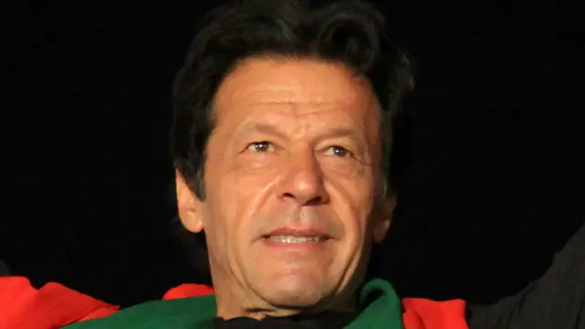 پاکستان تحریکِ انصاف کے چیئرمین عمران خان نے بھی ملالہ کو ٹوٹر پر پر مبارک باد دی۔ 