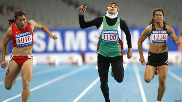 एशियाई खेलों में हिजाब में महिला खिलाड़ी