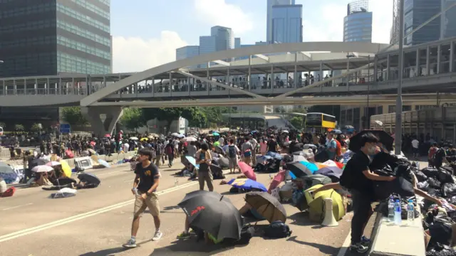 香港“占中”示威第二天（BBC中文网记者陈志芬拍摄，29/09/2014）