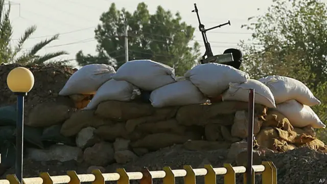 Боевик "Исламского государства" на дороге между Эрбилем и Киркуком 27 сентября 2014 года